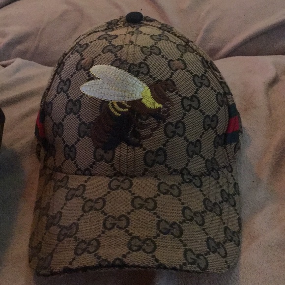 Gucci with the bee logo - Picture 1 of 3
